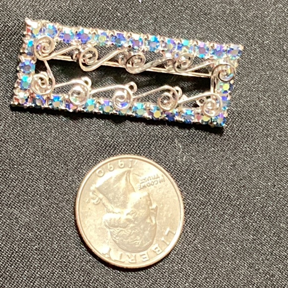 VINTAGE RECTANGULAR SILVER TONE RHINESTONE BROOCH WITH SPIRALS - UNSIGNED - Picture 1 of 10